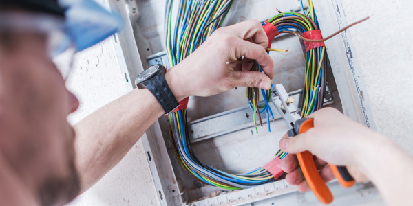 Electricistas Industriales · Instaladores Alta / Baja Tensión en Castelló · Reemplazo de cables, disyuntores, fusibles y contactores desgastados