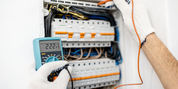 Electricistas Industriales · Instaladores Alta / Baja Tensión en Castelló · Diagnóstico y reparación de motores eléctricos y generadores