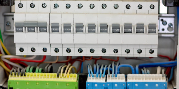 Electricistas Industriales · Instaladores Alta / Baja Tensión en Castelló · Diagnóstico y solución de fallas en sistemas eléctricos