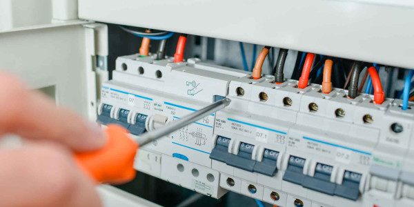 Electricistas Industriales · Instaladores Alta / Baja Tensión en Castelló · Integración de sistemas de control SCADA para monitoreo remoto